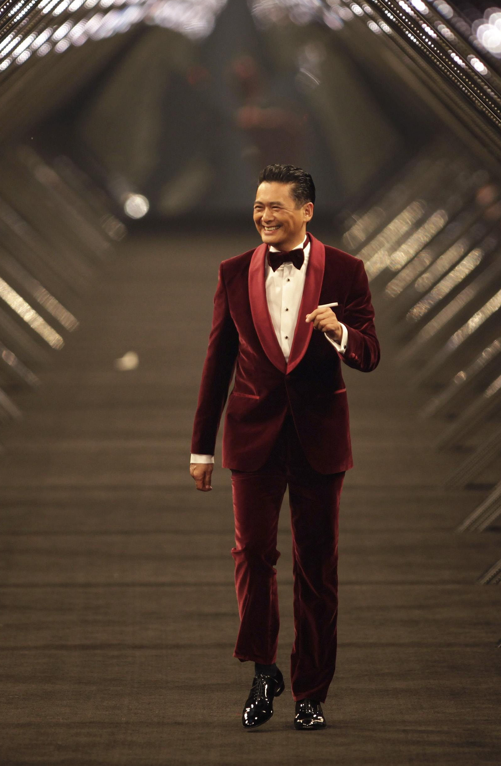 周润发的56亿怎么赚来的,看过之后才知道裸捐