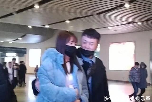 杜海涛沈梦辰甜蜜录制节目,亲密动作不断