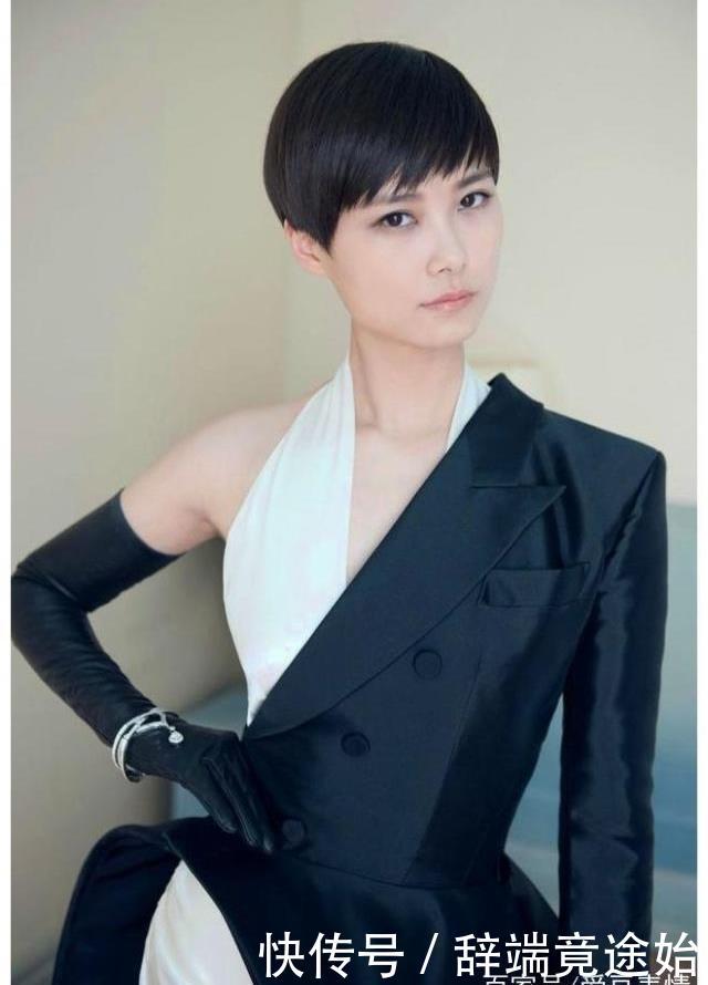 见过李宇春穿泳装吗?13年前的这张照片让我笑