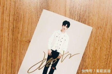 NPC成员签名照林彦俊太潇洒,朱正廷艺术范,小