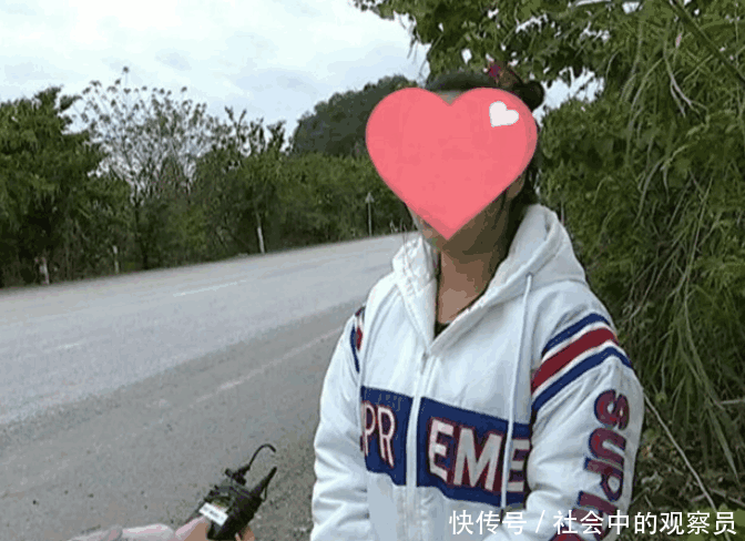 广西一女婴被遗弃在公路边上 现场留有一张纸条和2000块钱