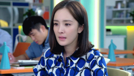 明星坐飞机是什么样子的? 张柏芝清纯,杨幂抠鼻