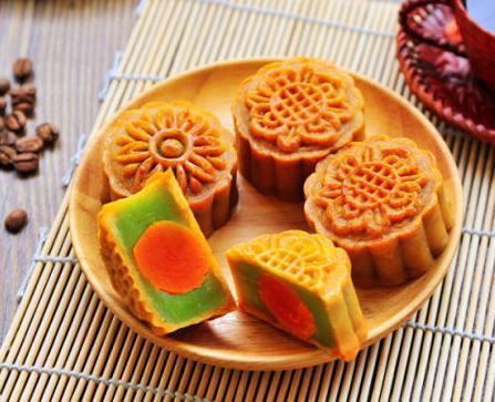 翡翠莲蓉月饼 里面的翡翠是指什么材料?_360