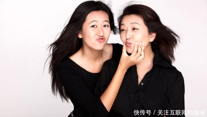 江珊一家近照曝光,丈夫比前夫靳东还帅,和20岁