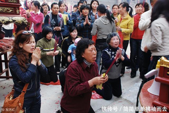 丈夫去世留下母子二人，算命的却说：福分不浅有后福，一年后应验