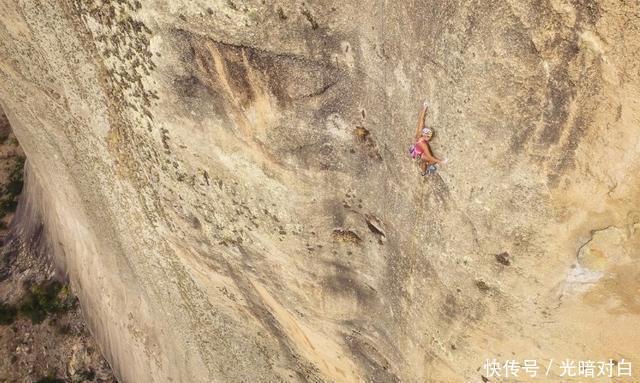 夫妻两对现代城市过敏,住在悬崖上,上卫生间有