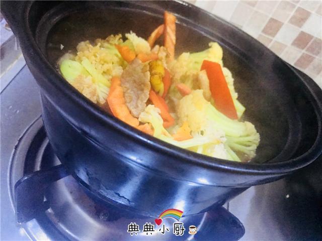 烧花菜不放一滴水,但却又香又好吃,一盘没吃过瘾