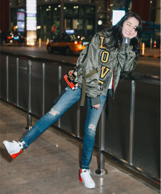 迪丽热巴、古力娜扎行程撞了,2018米兰时装周