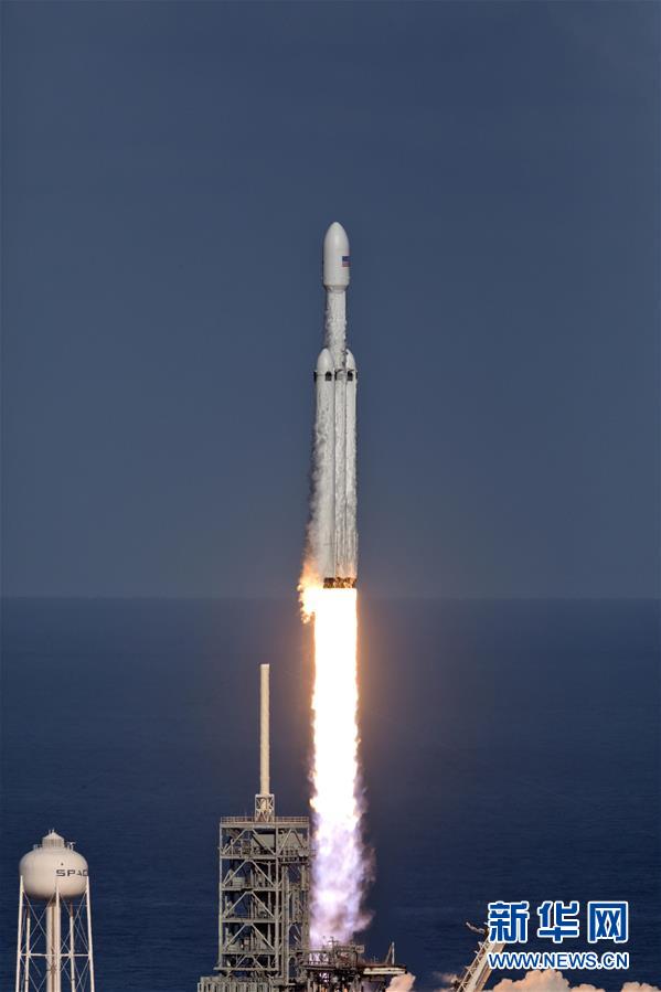 台媒:\"猎鹰重型\"开跑车冲上火星 计划绕行太阳10亿年