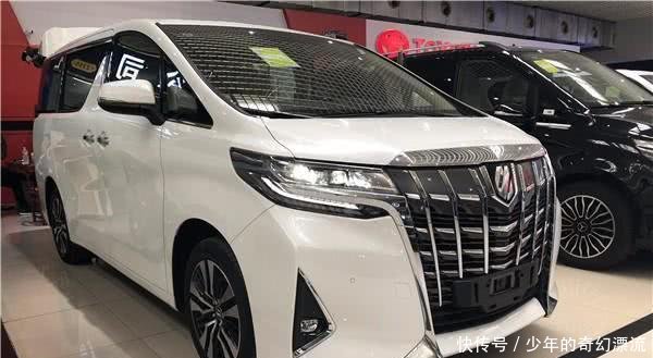 全新埃尔法来了,车标有点尴尬!4S店加价40万,