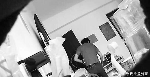 美女主播因拿外卖忘关摄像头,接下来发生的一