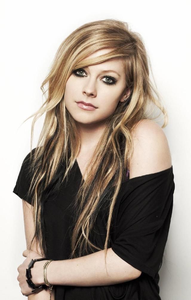 全球5大最美女歌手:霉霉第4,艾薇儿第2,中国的