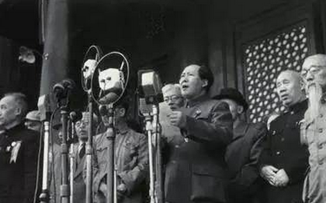 建国后毛主席宣布一条密令,十大元帅都吓出一身冷汗,林彪因此受