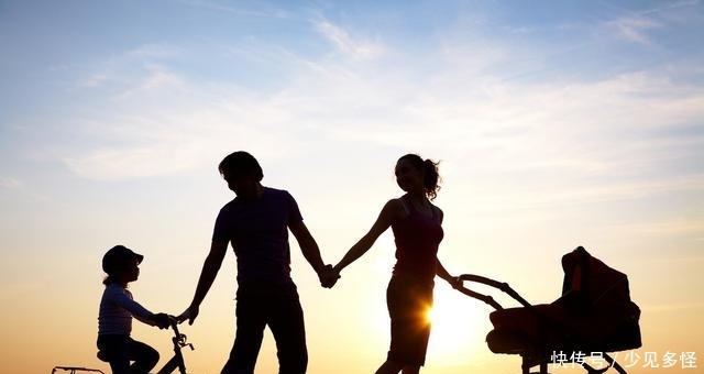 女孩日记:爸爸妈妈爱手机大于爱我,又一个孩子被毁了 百万发登入平台