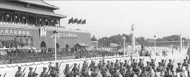 老照片,1949年新中国成立大阅兵,祝愿祖国军队
