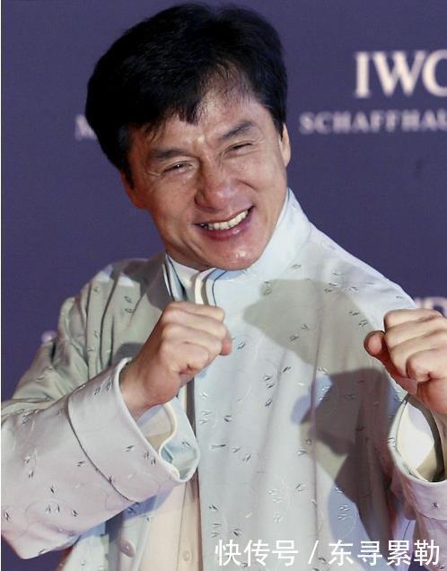 买衣服被导购侮辱怎么办?成龙带着成家班再次