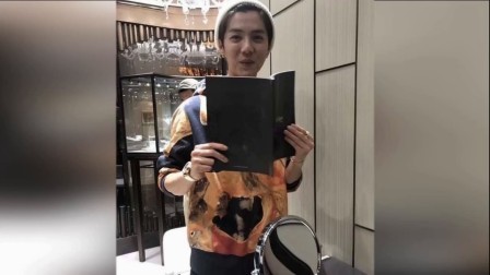 嘻嘻娱乐 2017 11月 关晓彤米色风衣缀满