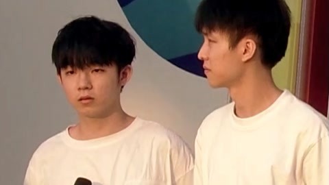 小龙侠牵手女生共同闯关 B站UP主下战书证明实力