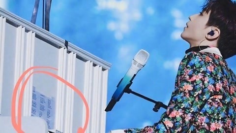 2019王俊凯无边界演唱会 王俊凯演唱会上打“小抄”