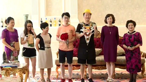 《全城热恋之老妈来了》 五一劳动奖章小伙儿相亲记