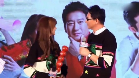 嘻嘻娱乐 2017 11月 郑爽晒和老爸有爱聊天截图 好好吃饭孝心满满 171127