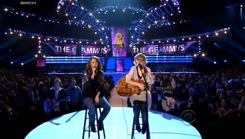 Taylor Swift Fifteen (51St Grammy Awards)中英字幕 现场版-Miley Cyrus (麦莉·赛勒斯)Taylor Swift (泰勒·斯威夫特)