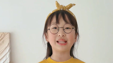 机灵姐大挑战 10后小学生挑战4种语言流利切换