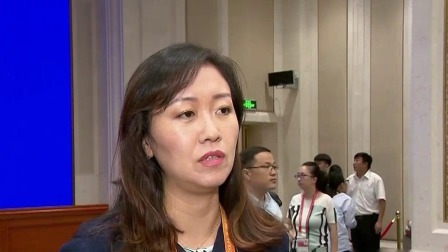 每日新闻报 翻3吨垃圾找回门票 女子感谢垃圾分类