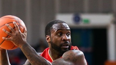 CBA 18/19赛季 上海VS山东第四节：劳森跳投命中终结悬念，山东110-108险胜上海