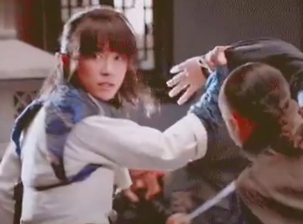 娱乐新鲜爆 终于不用挨打的易烊千玺