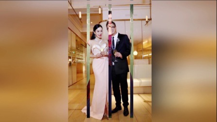 嘻嘻娱乐 2017 11月 钟丽缇出席活动秀深V 礼服太小包不住丰满上围 171123
