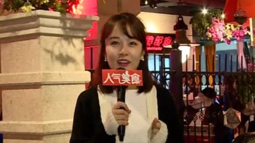 人气美食 特别策划 机器人做起服务员