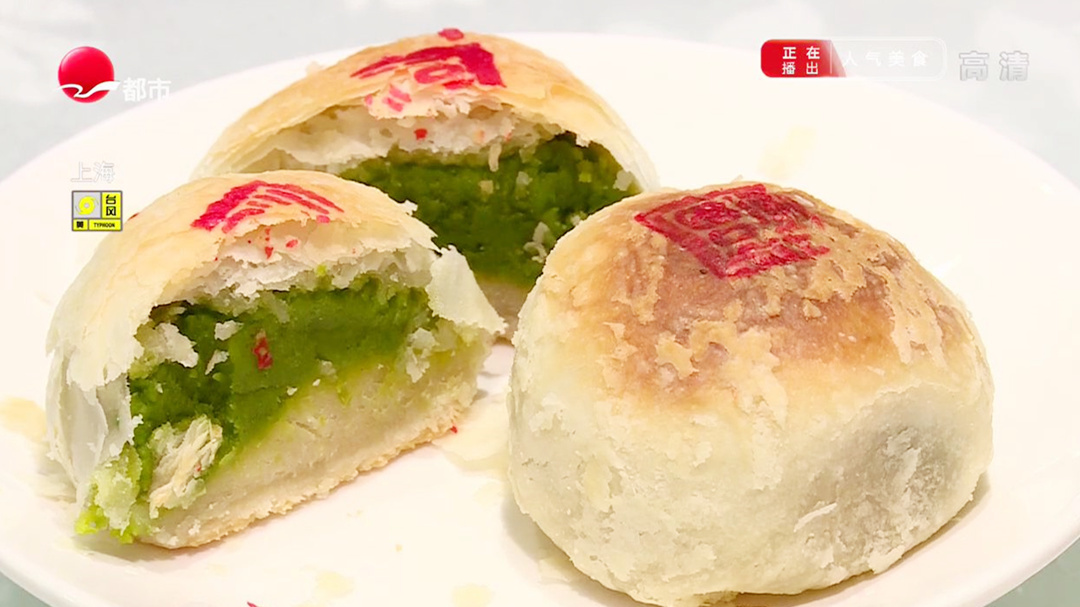老字号换新颜 咸蛋黄咸肉月饼