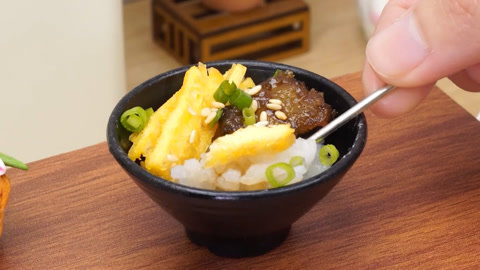 碎蛋卷鳗鱼盖饭