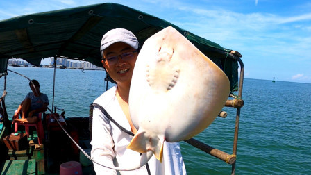 海钓：大鱼咬断鱼线无数次，魔鬼鱼算意外惊喜，这钓点能玩一整天