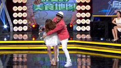 陈浩民揩油抱嫩模被吐槽死性不改