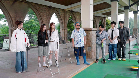 海来阿木遭孟佳调侃 胡夏希林比赛“翻车”