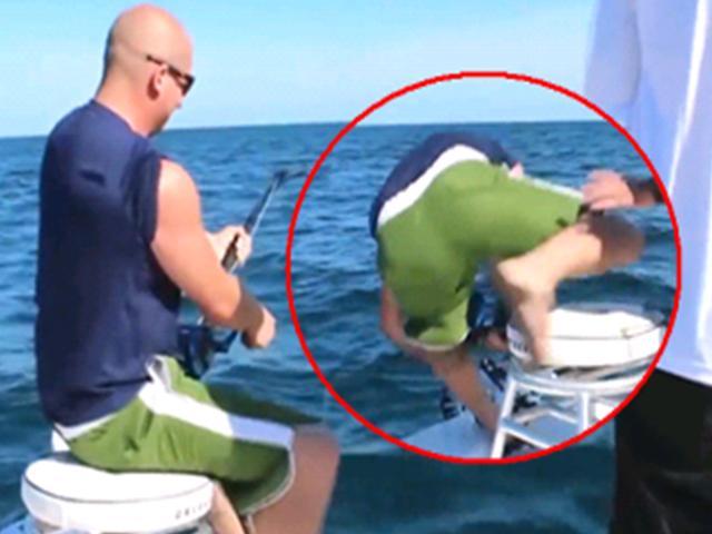 囧人囧事 捕鱼者的海上惊险历程