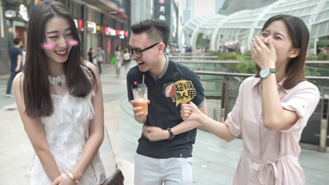 超级路人甲 美女看世界杯看的是什么