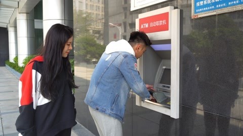 内涵神评论 美女好心被当成驴肝肺！