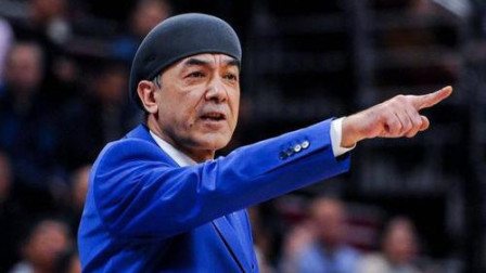 新疆队“兄弟篮球”战术，盒子落位中路战术详解