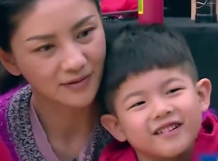 理娱打挺疼. 做哪个明星妈妈的孩子最爽