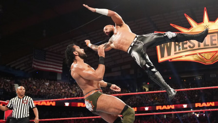 WWE RAW 2019 【RAW 03/18】第40秒 李科学腾云驾雾 把金德玛哈尔吓成表情包