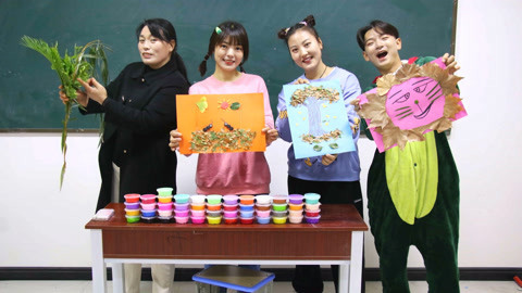 美女家务事 同学们用树叶做创意贴画，做得最好奖励粘土，没想小美轻松获胜