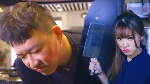 学校里的疯子 为抢男友姐妹大打出手