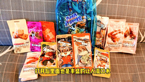 梁小轩和轩妈试吃各种美食 三只松鼠肉食大礼包