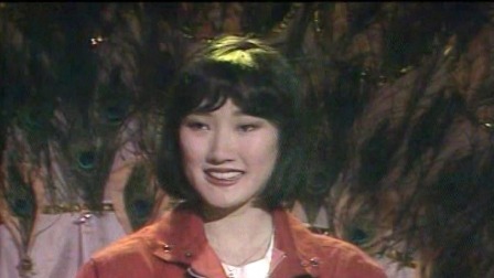 央视1986春晚 成方圆自弹自唱《我多想》，活力四射歌声悦耳