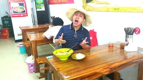 唱罢吹灯 大叔饭店飙歌花桥流水