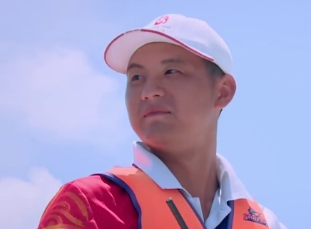 英国情侣体验情人岛帆船手