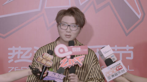 娱乐魔力可 毛不易戴佩妮成都开唱，现场嗨爆